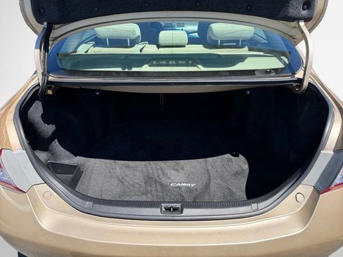 Used 2010 Toyota Camry LE FWD image 21
