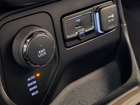 Used 2017 Jeep Renegade Limited AWD/4WD image 15