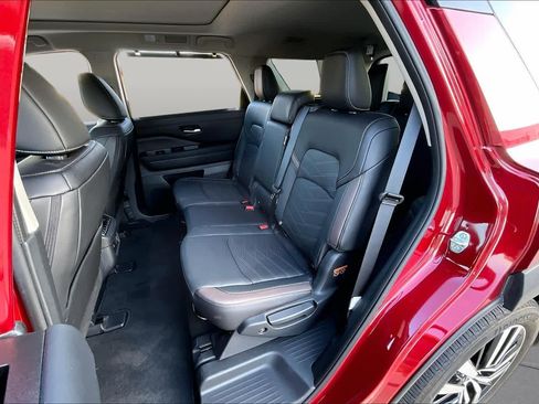Certified 2024 Nissan Pathfinder Platinum w/ Cargo Package AWD/4WD image 18