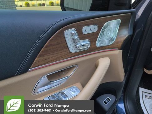 Used 2025 Mercedes-Benz GLS 450 4MATIC image 11