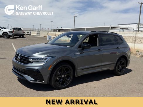 Used 2023 Volkswagen Tiguan SE R-Line image 1