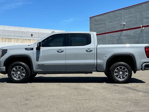 Used 2024 GMC Sierra 1500 AT4 w/ Technology Package AWD/4WD image 9