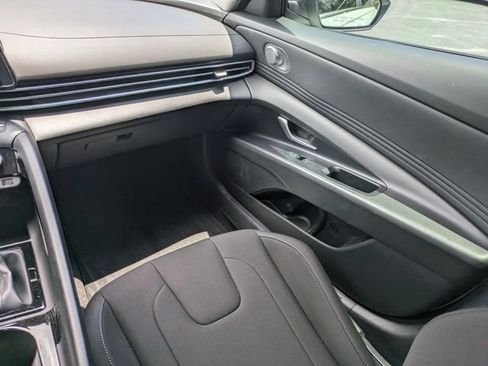 Certified 2024 Hyundai Elantra SEL w/ Convenience Package FWD image 18