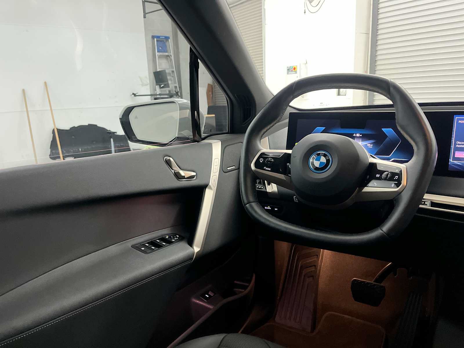 Used 2024 BMW iX xDrive50 w/ Sport Package AWD/4WD image 15