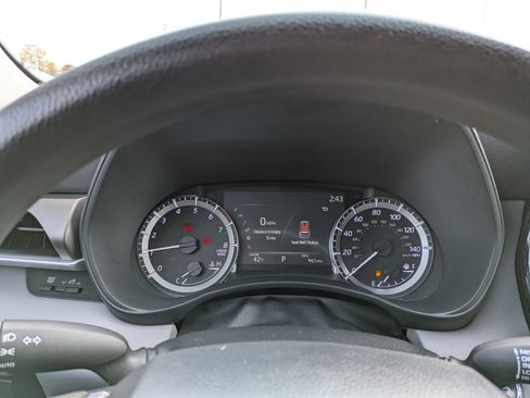 Used 2023 Toyota Highlander L image 16