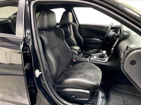 Used 2022 Dodge Charger R/T w/ Plus Group RWD image 7