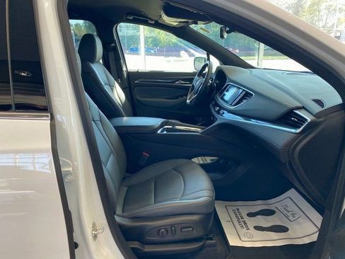 Used 2024 Buick Enclave Essence image 16