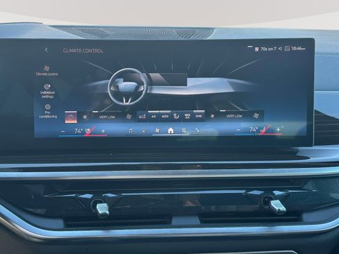 Used 2025 BMW X5 xDrive50e image 12