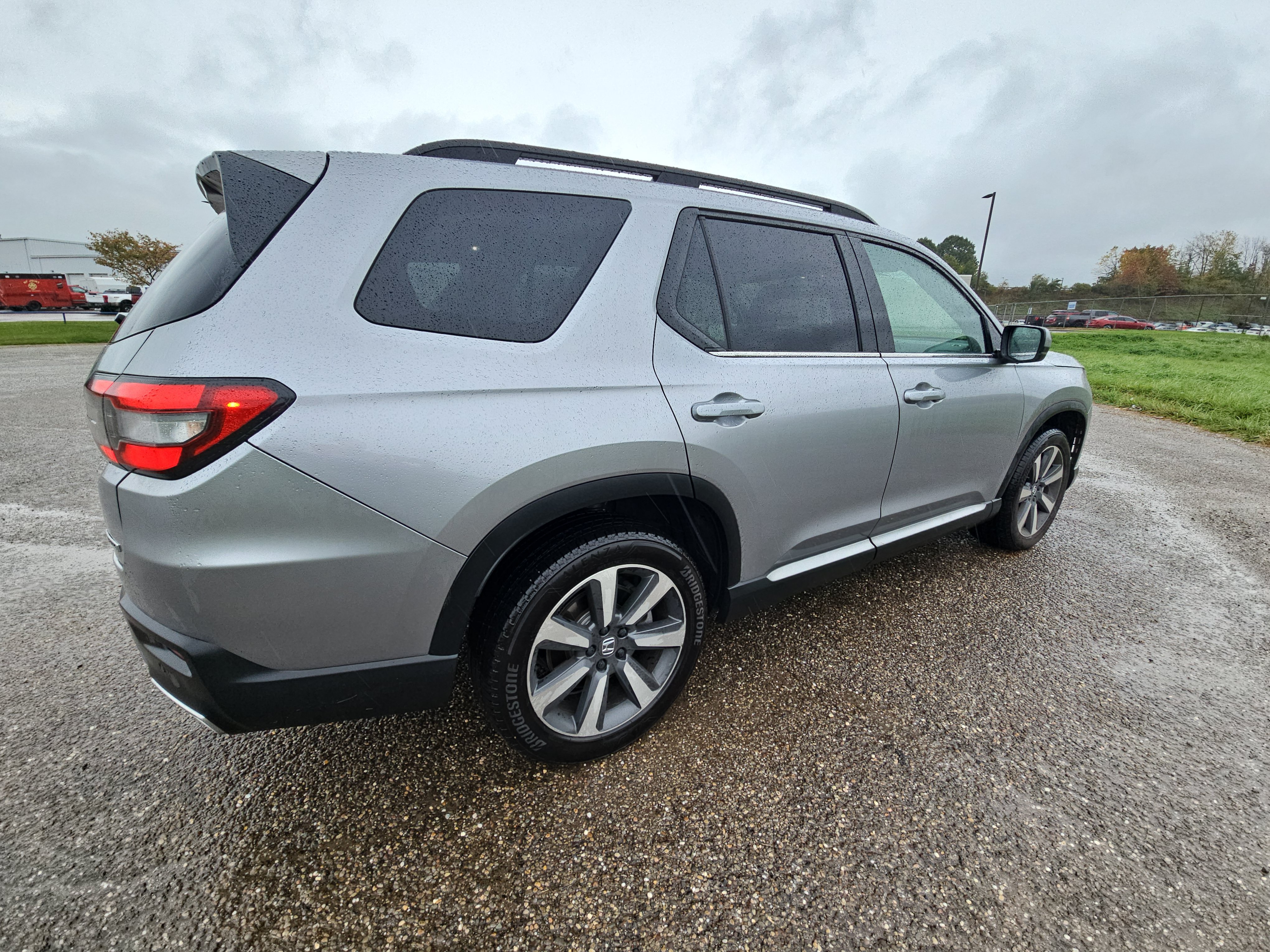 Used 2025 Honda Pilot Touring image 3