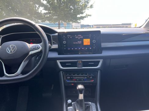 Certified 2025 Volkswagen Taos SEL image 29