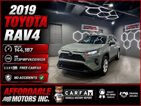 Used 2019 Toyota RAV4 XLE w/ Convenience Package AWD/4WD image 1