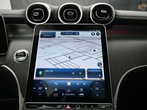 Used 2024 Mercedes-Benz GLC 300 4MATIC image 11