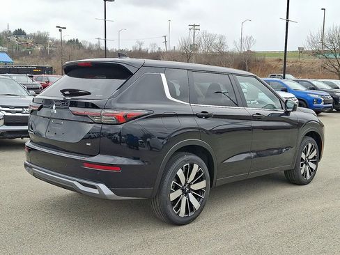 New 2026 Mitsubishi Outlander SE image 4