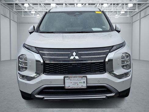 Used 2025 Mitsubishi Outlander SE AWD/4WD image 2