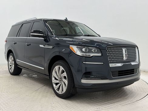 Used 2024 Lincoln Navigator Reserve AWD/4WD image 7