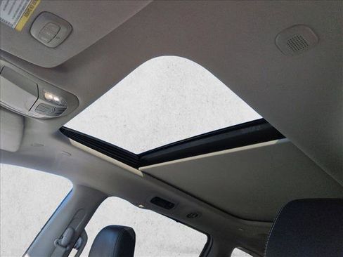 Used 2024 Chrysler Pacifica Limited image 16