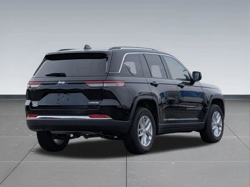 Used 2023 Jeep Grand Cherokee Laredo AWD/4WD image 6