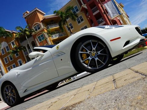 Used 2014 Ferrari California RWD image 36