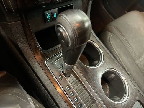 Used 2016 Chevrolet Traverse LT image 16