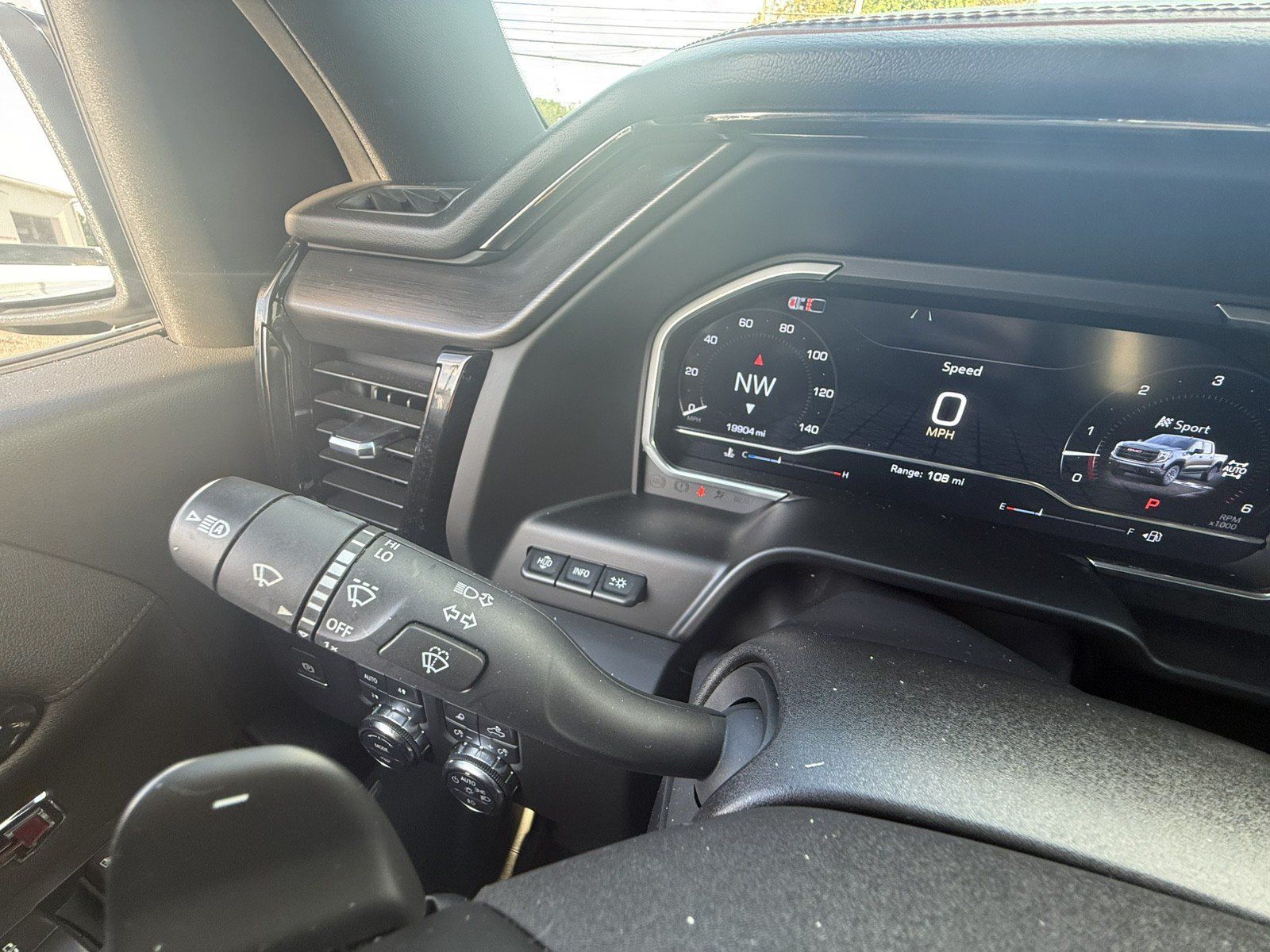 Used 2024 GMC Sierra 1500 AT4 w/ Technology Package AWD/4WD image 23