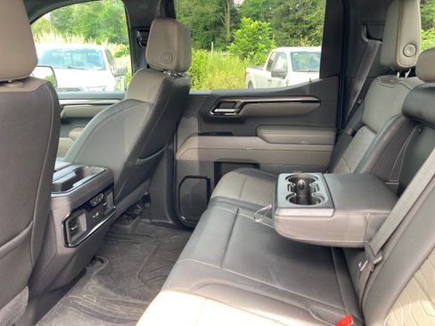 Used 2022 Chevrolet Silverado 1500 ZR2 w/ Technology Package image 11