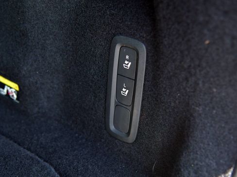 Used 2019 Volvo XC60 T6 Momentum w/ Multimedia Package image 29