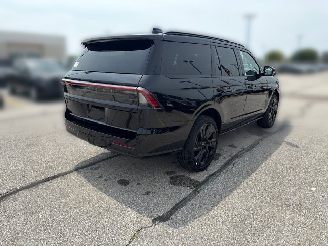 New 2027 Lincoln Navigator Reserve w/ Jet Appearance Package AWD/4WD image 5