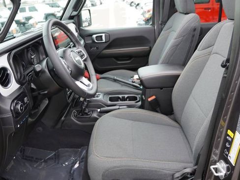 Used 2025 Jeep Wrangler Unlimited Sahara w/ Safety Group image 17