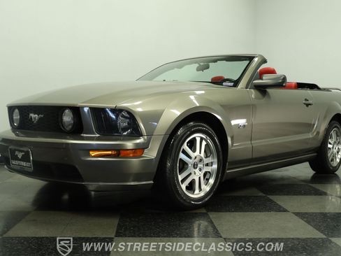 Used 2005 Ford Mustang Cobra RWD image 21