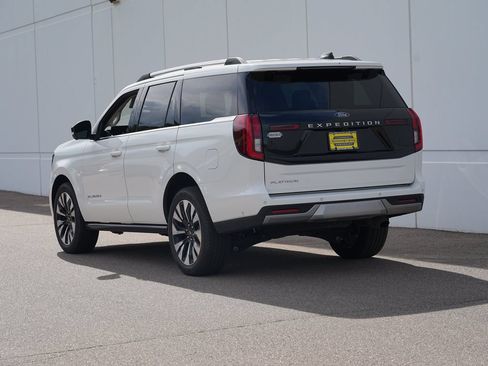 Used 2025 Ford Expedition Platinum w/ Driver's Package AWD/4WD image 5