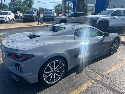 Used 2025 Chevrolet Corvette Stingray Preferred Conv w/ Stealth Interior Trim Package RWD image 5