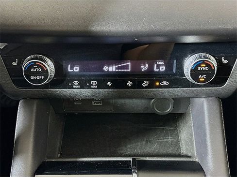 Used 2023 Mitsubishi Outlander SE image 16