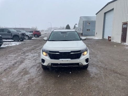 Used 2024 Kia Seltos EX image 2