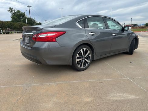 Used 2016 Nissan Altima 3.5 SR FWD image 8