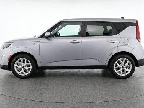 Used 2025 Kia Soul LX w/ LX Technology Package FWD image 5