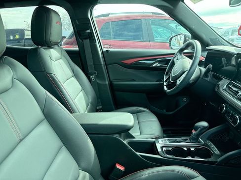 Used 2025 Chevrolet TrailBlazer RS w/ Convenience Package image 12