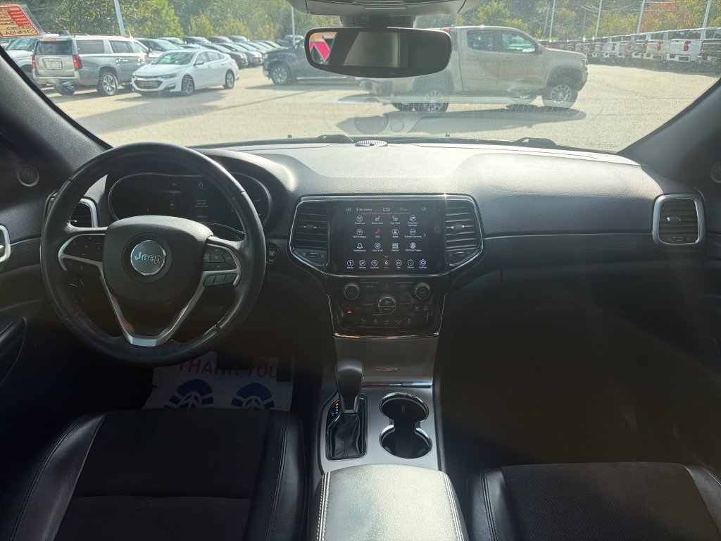 Used 2022 Jeep Grand Cherokee Laredo X AWD/4WD image 12