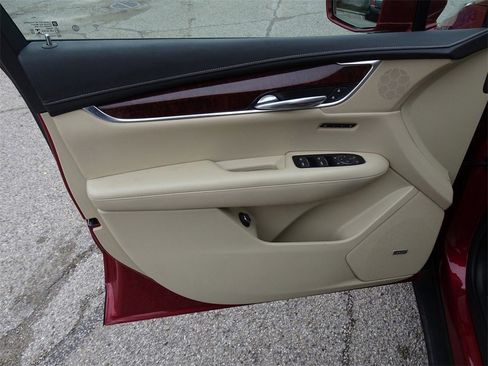 Used 2019 Cadillac XT5 Premium Luxury image 14