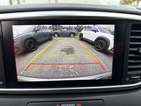 Used 2020 Kia Sportage LX image 30