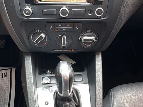 Used 2014 Volkswagen Jetta SEL FWD image 45