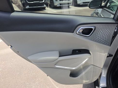 Certified 2025 Kia Soul LX w/ LX Technology Package FWD image 12