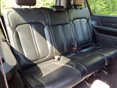 Used 2024 Jeep Wagoneer L Series III w/ Flexible Seating Group AWD/4WD image 14