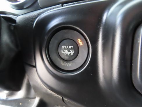 Used 2022 Jeep Wrangler Unlimited Willys image 9