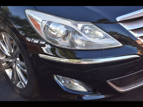 Used 2013 Hyundai Genesis 3.8 w/ Technology Pkg RWD image 44