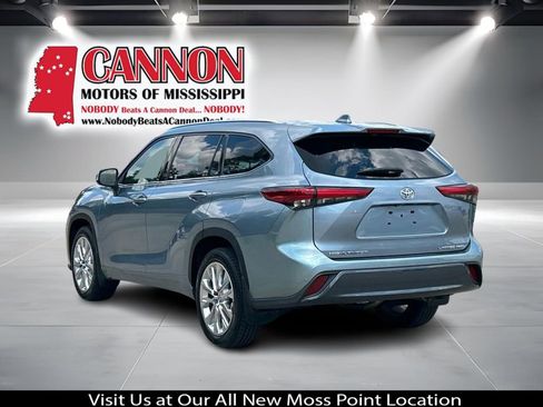 Used 2021 Toyota Highlander Limited image 3