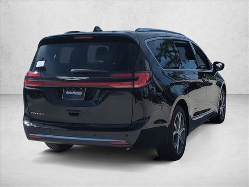 New 2026 Chrysler Pacifica Pinnacle image 2