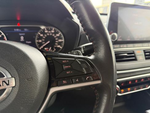 Used 2022 Nissan Altima 2.5 SR w/ Midnight Edition Package image 16