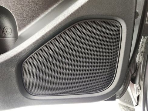 Used 2024 Nissan Frontier SV image 44