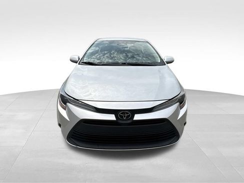 Used 2024 Toyota Corolla LE FWD image 2
