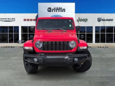 Used 2025 Jeep Gladiator Sport AWD/4WD image 12